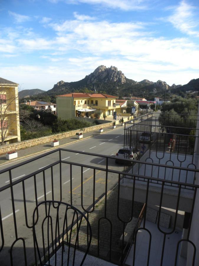 Petra Magica Apartment San Pantaleo Exterior foto